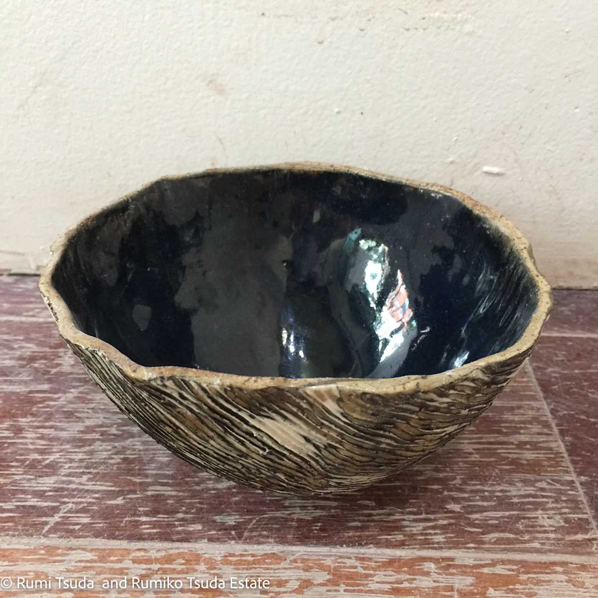 Wave, Shiny Black Interior, Bowl #17-94 by Rumi Tsuda 