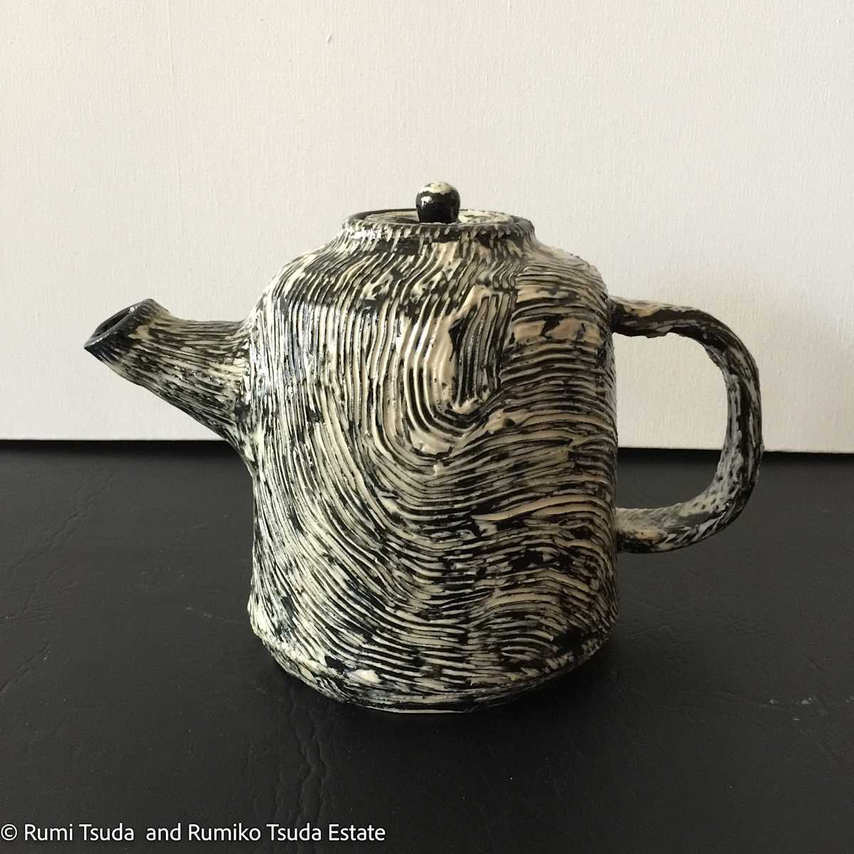 Wave Tea Pot #17-91 by Rumi Tsuda 