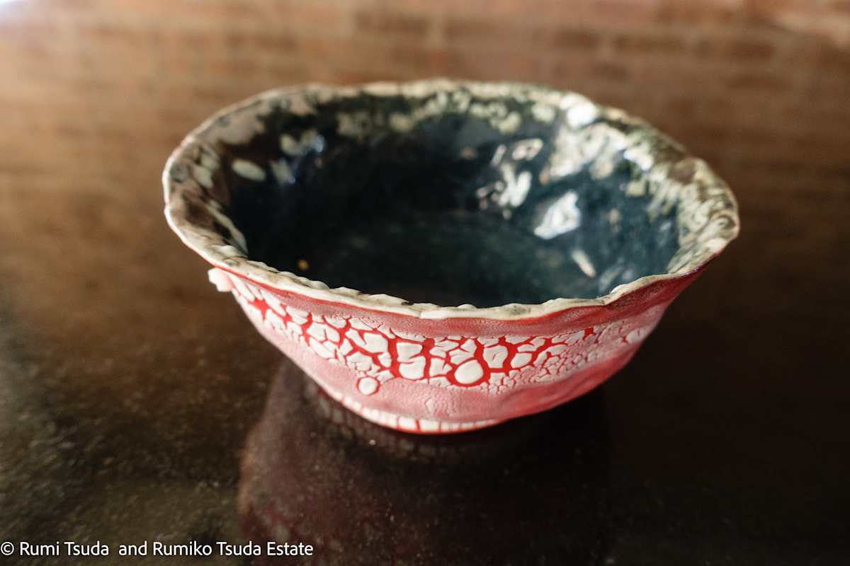 Red & Black Crawl, Bowl by Rumi Tsuda 