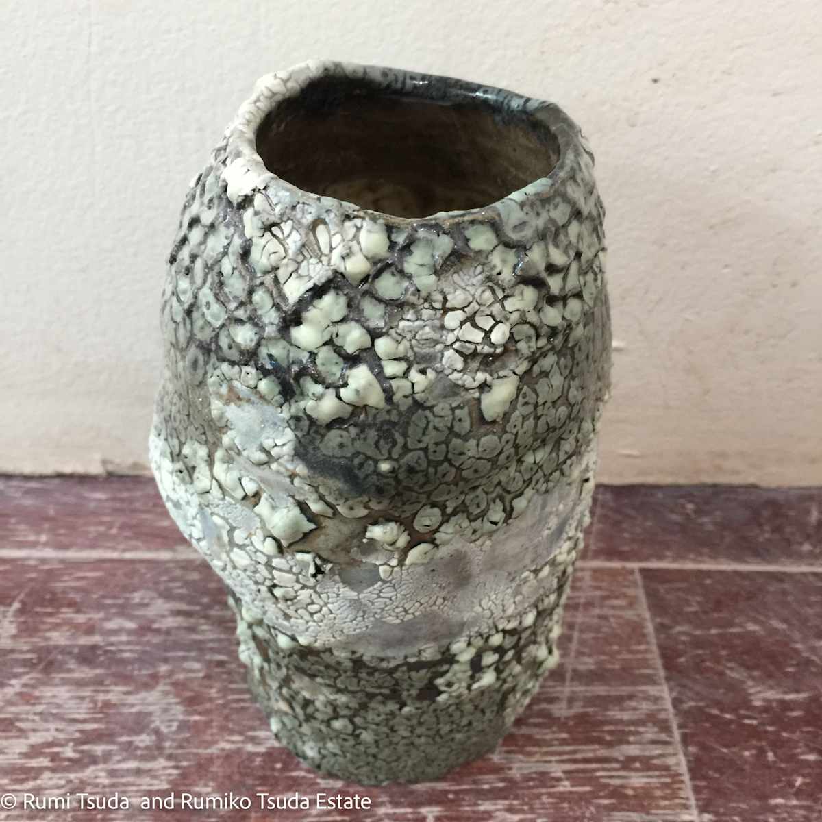 Forest Green Vase #17-86 by Rumi Tsuda 