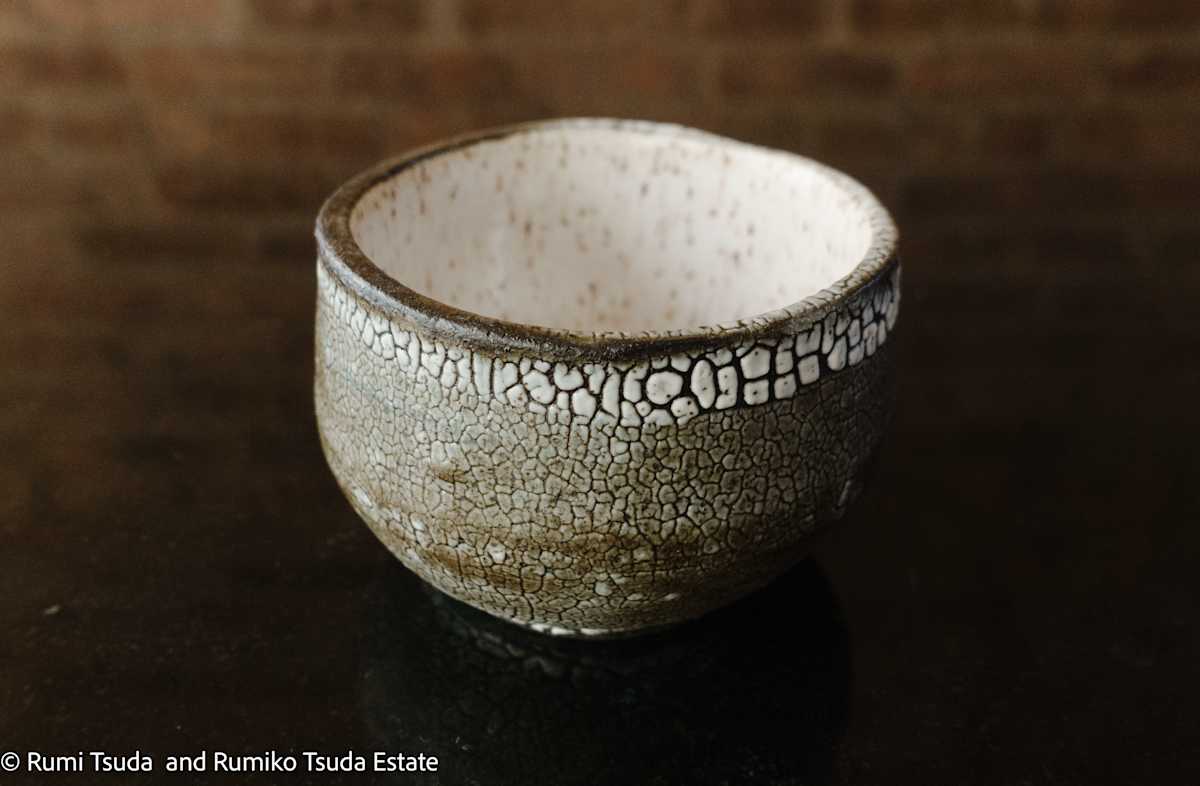 Black Crawl, Tea Cup by Rumi Tsuda 