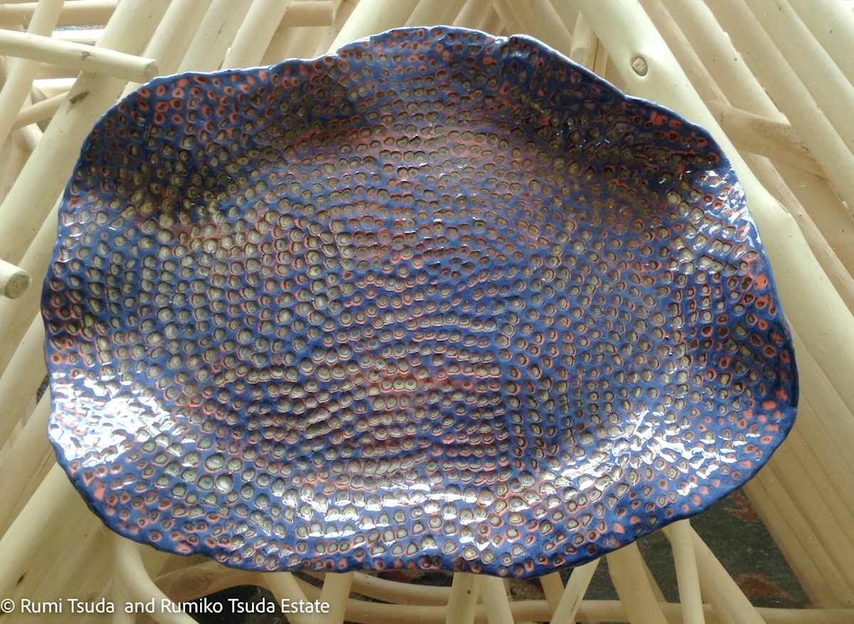 Colour of Ocean, 10 Engobe Layers with Kamakurabori, Plate by Rumi Tsuda 