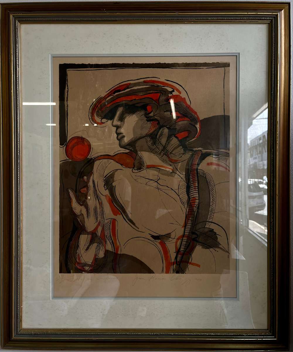 Fruta en suspenso by Juan Ramon Velazquez, Image 1.