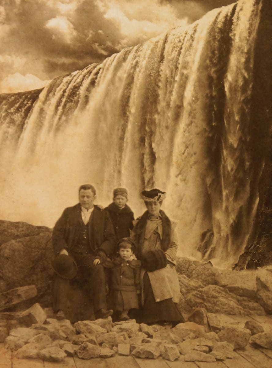 Family in frot of fake Niagra Falls  Image: Photo manipulation tourist photo. 2nd photo: Same family with same pose with different backdrop.
