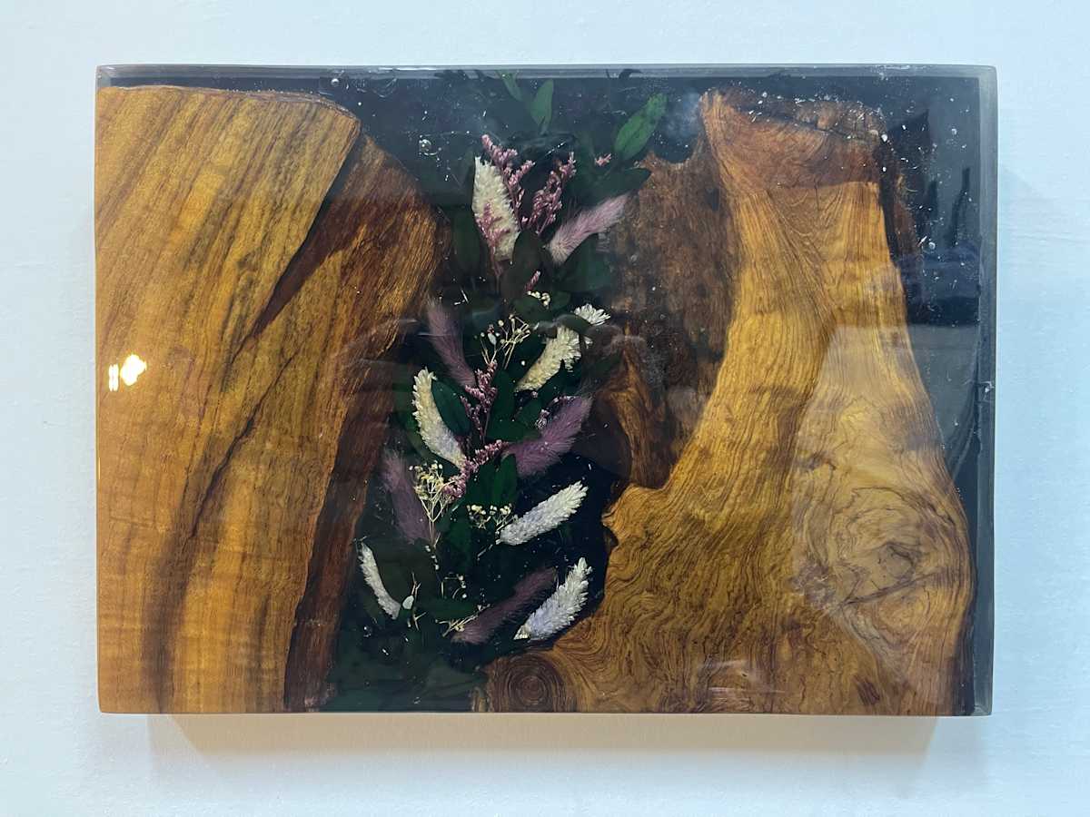 Velvet Tails by Martin Halpin (Mandara)  Image: 2025-09-TH-112-THW-25x35x3cm-2.5kg-00045-Velvet Tails