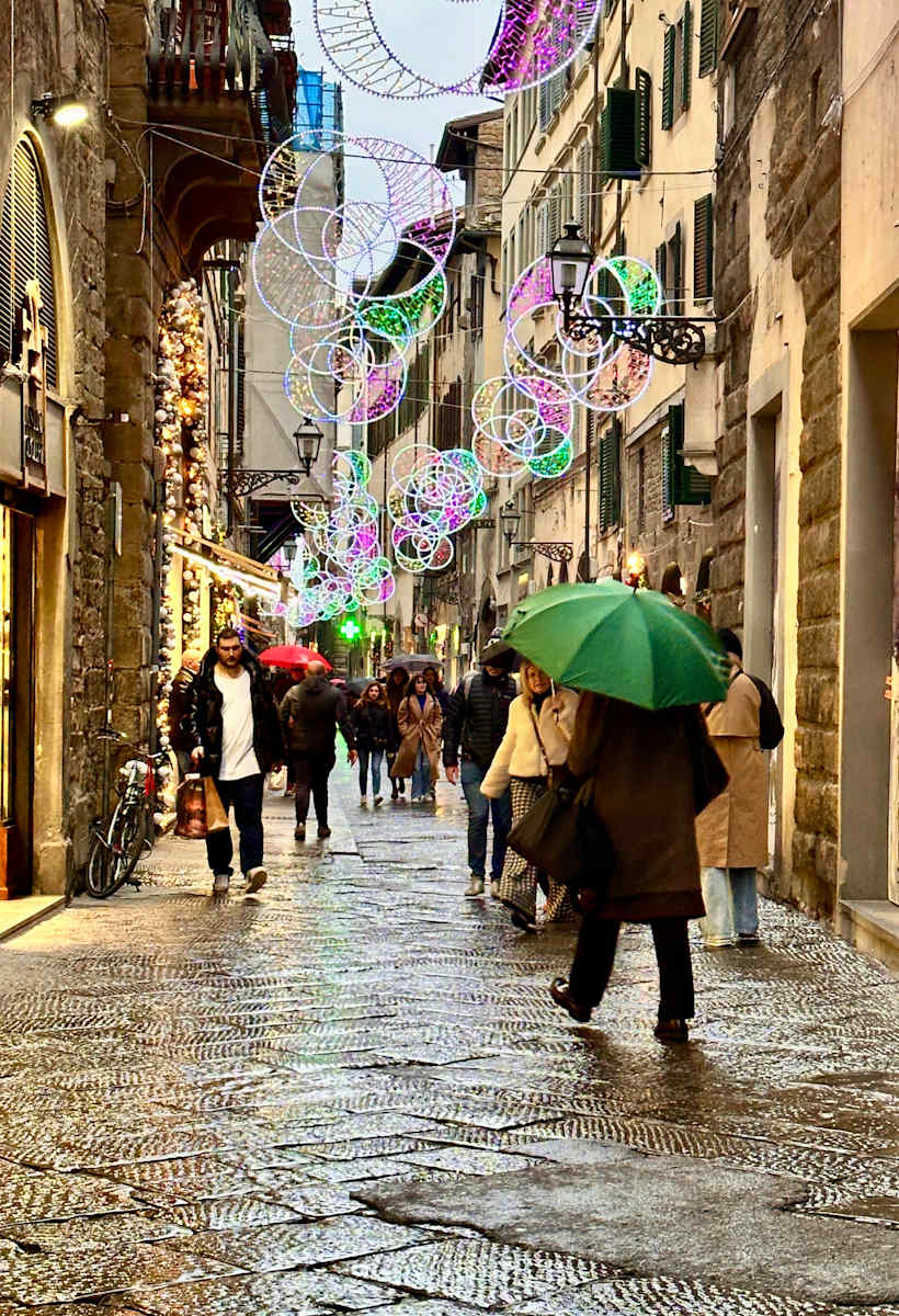 Street Meet by Louise O  Image: Firenze
Natale