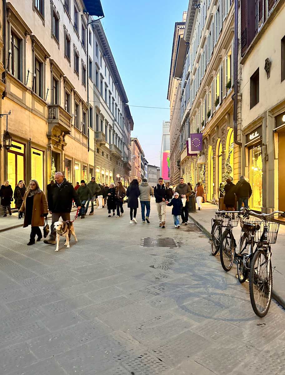Streetwalk by Louise O  Image: Firenze 
Via Tornabuoni 
