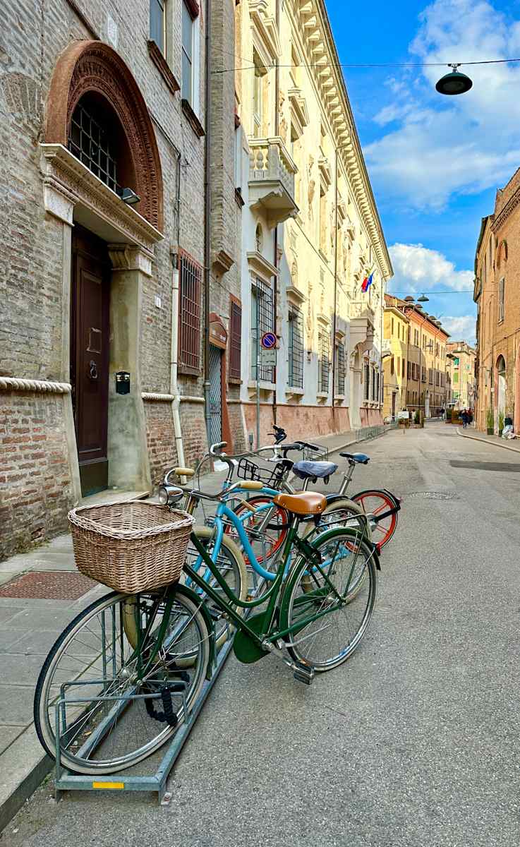 Tres Cici by Louise O  Image: Ferrara