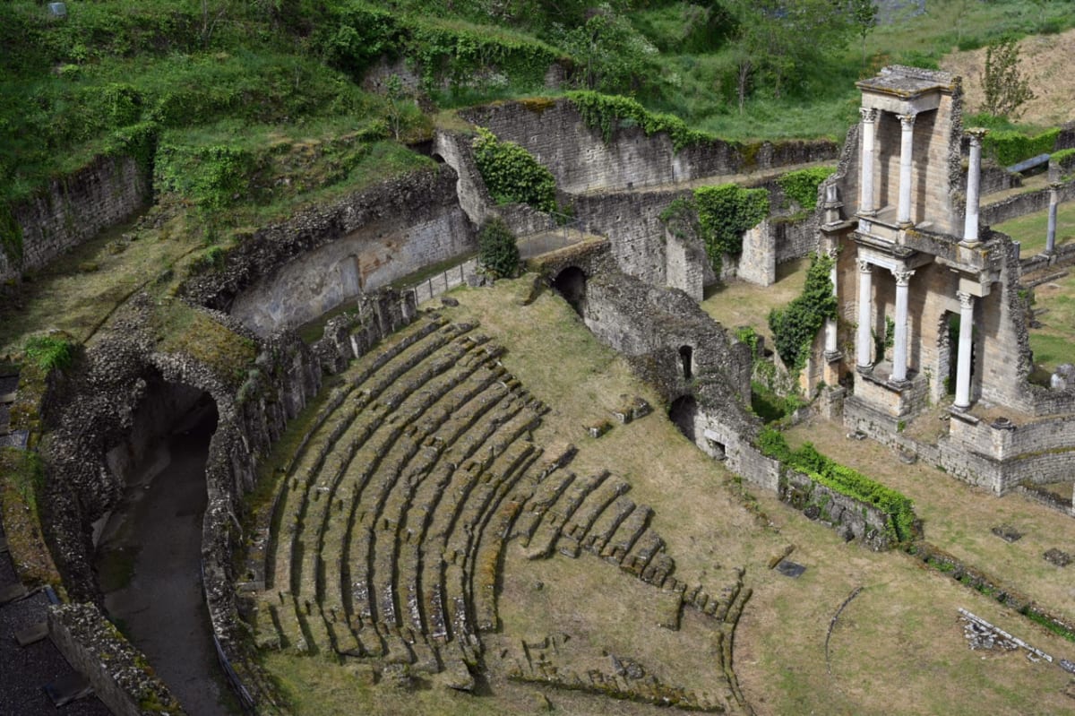 Theater by Louise O  Image: Volterra 