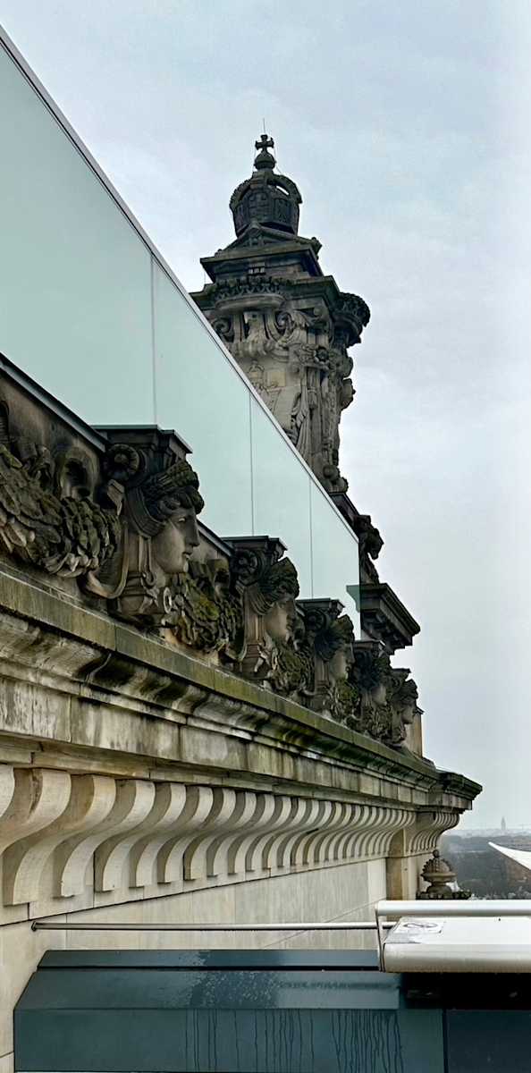 Face-ade by Louise O  Image: Berlino