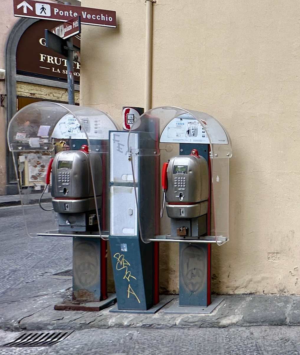 Phone Homes by Louise O  Image: Firenze 