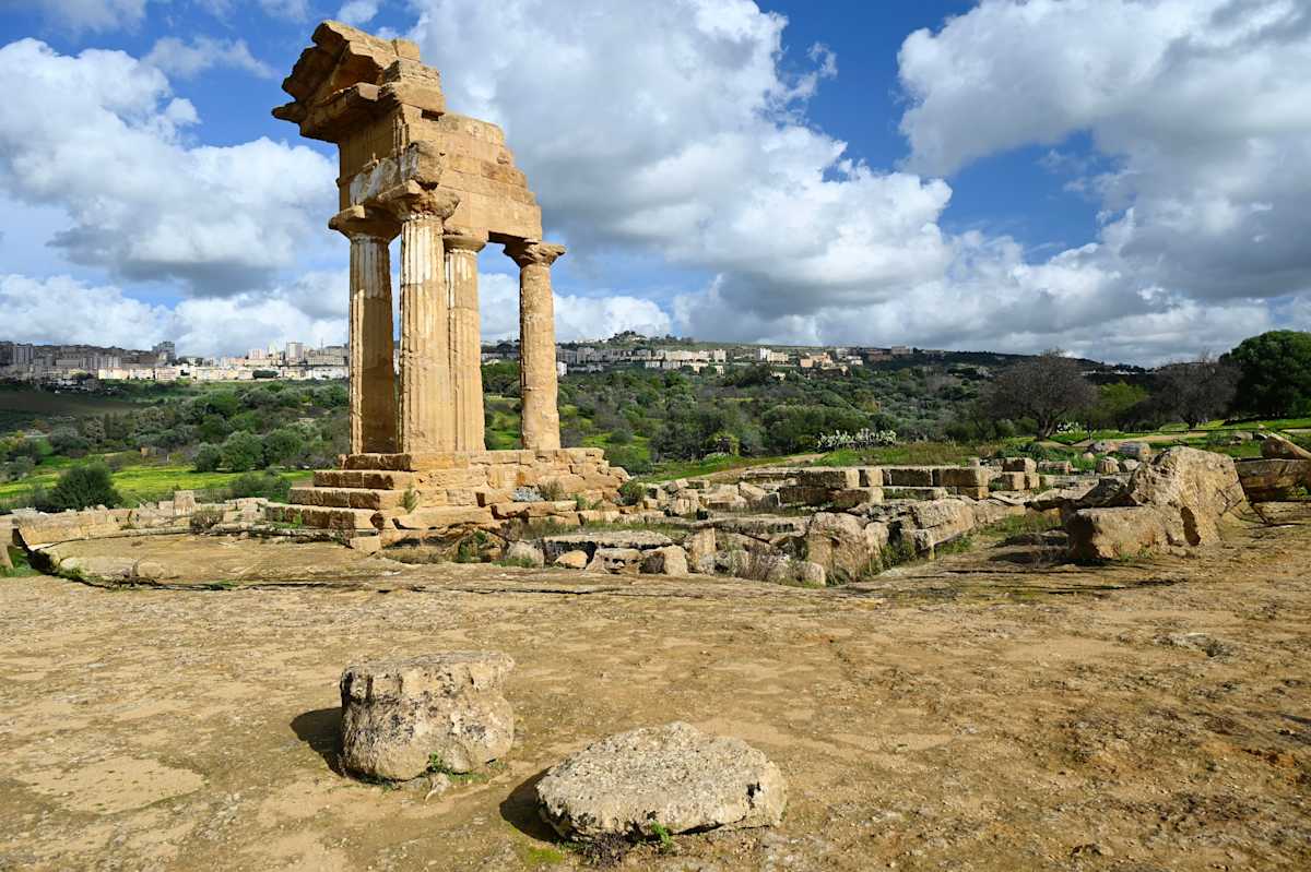 Synchronicities by Louise O  Image: Agrigento