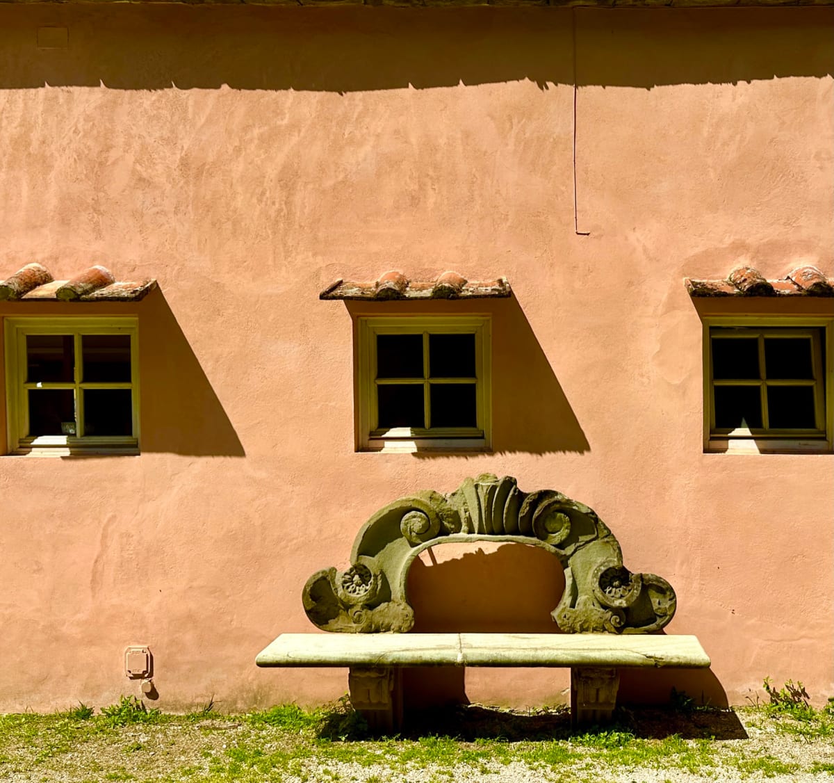 Seated by Louise O  Image: Lucca