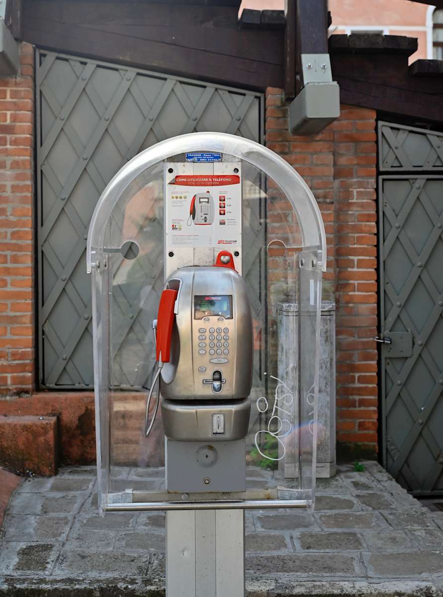 PhonesHome by Louise O  Image: Venezia 
