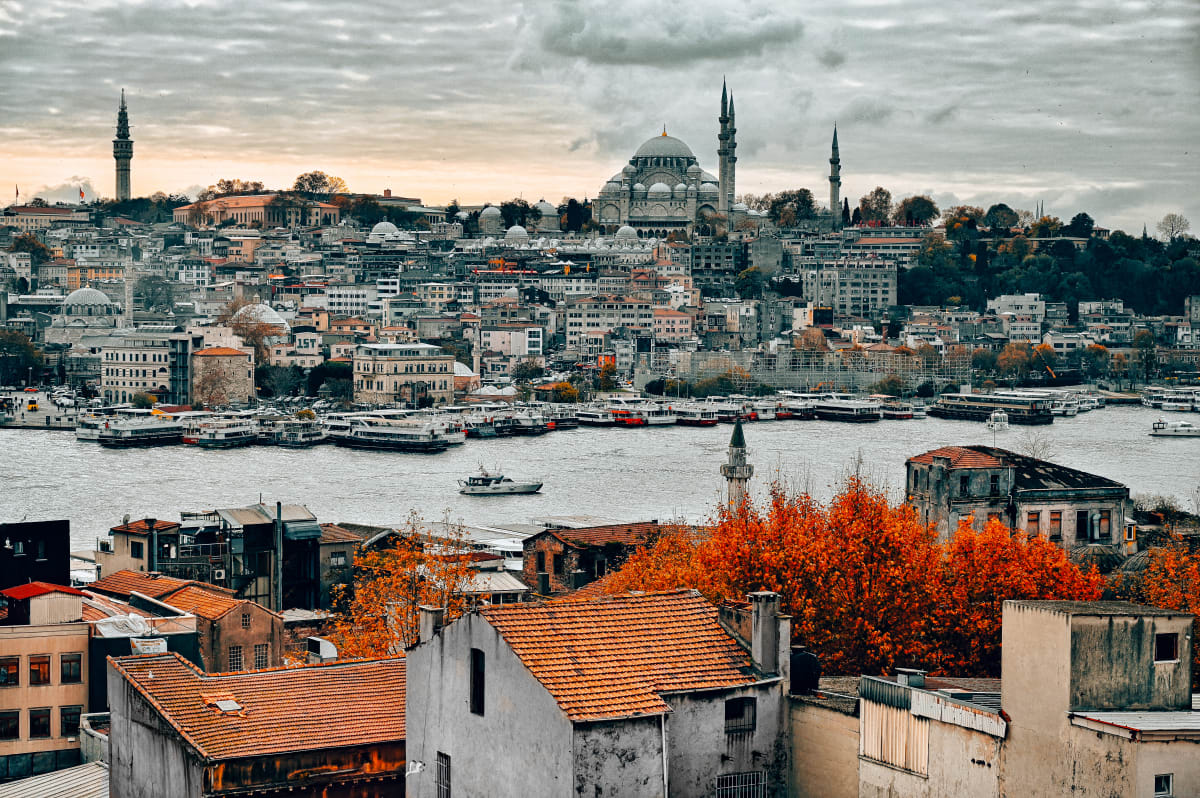 Renkli Renksiz: Şehirler Şehri by Ayşegül Ekin Odabaşı  Image: RR 85