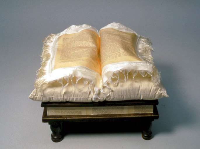 Sex in the World’s Religions: Islam Footstool by Madelin Coit  Image: Full image