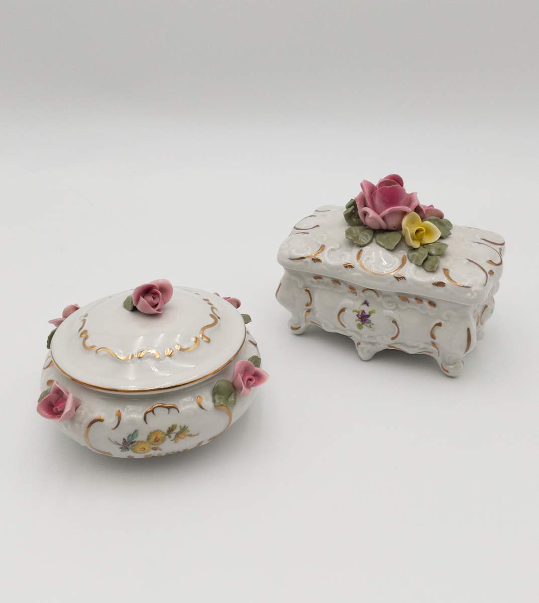 DRESDEN Capodimonte  Porcelain Lidded Powder Jar & Trinket Box  w/ Attached Flowers 