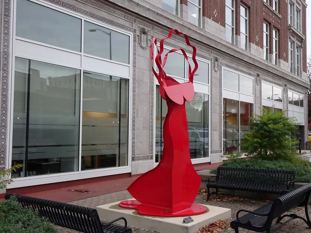 La Diva II by Ruth Aizuss Migdal 