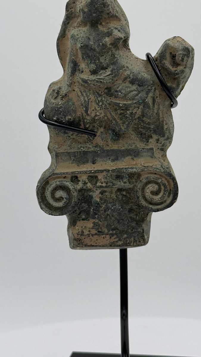 ROMAN BRONZE VOTIVE PLAQUE DEPICTING A GODDESS, 2ND CENTURY CE - 3RD CENTURY CE 