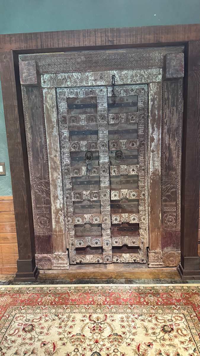 Indo-Spanish carved doors with frames 16th Century, Image 11.