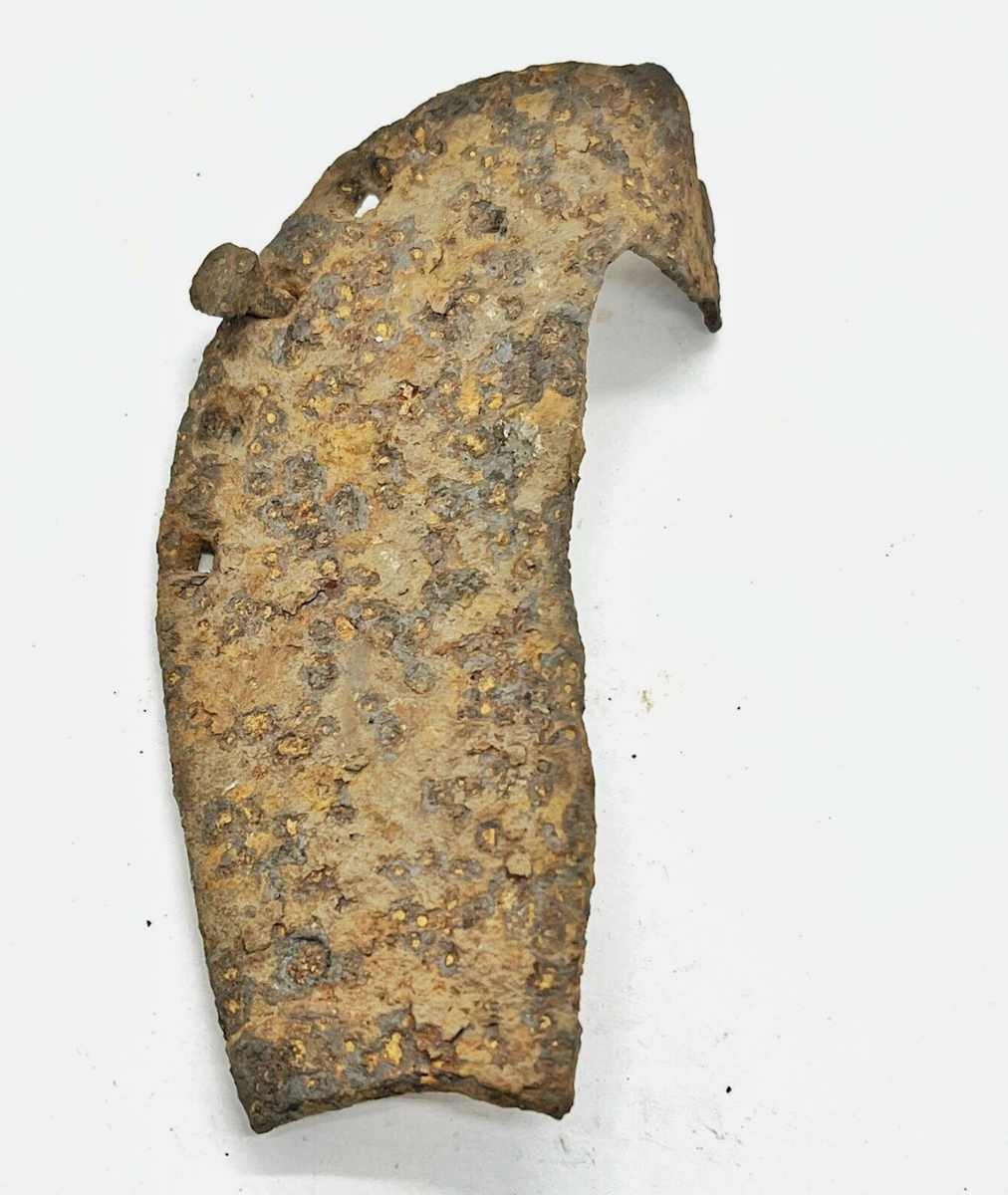 Medieval horse shoe half, Image 1.