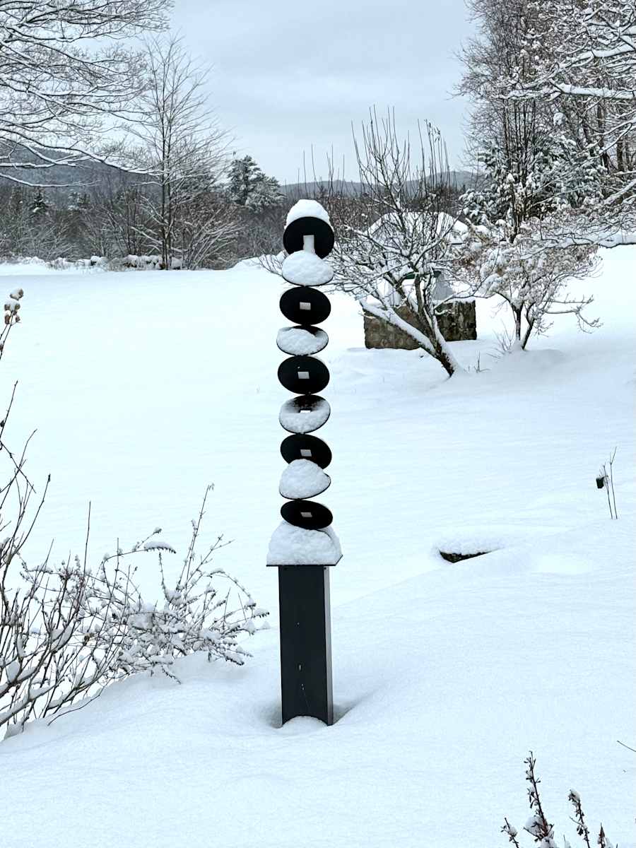 bubble totems. various sizes and colors. by Vivien  Collens  Image: WINDOWED BUBBLE TOTEM 