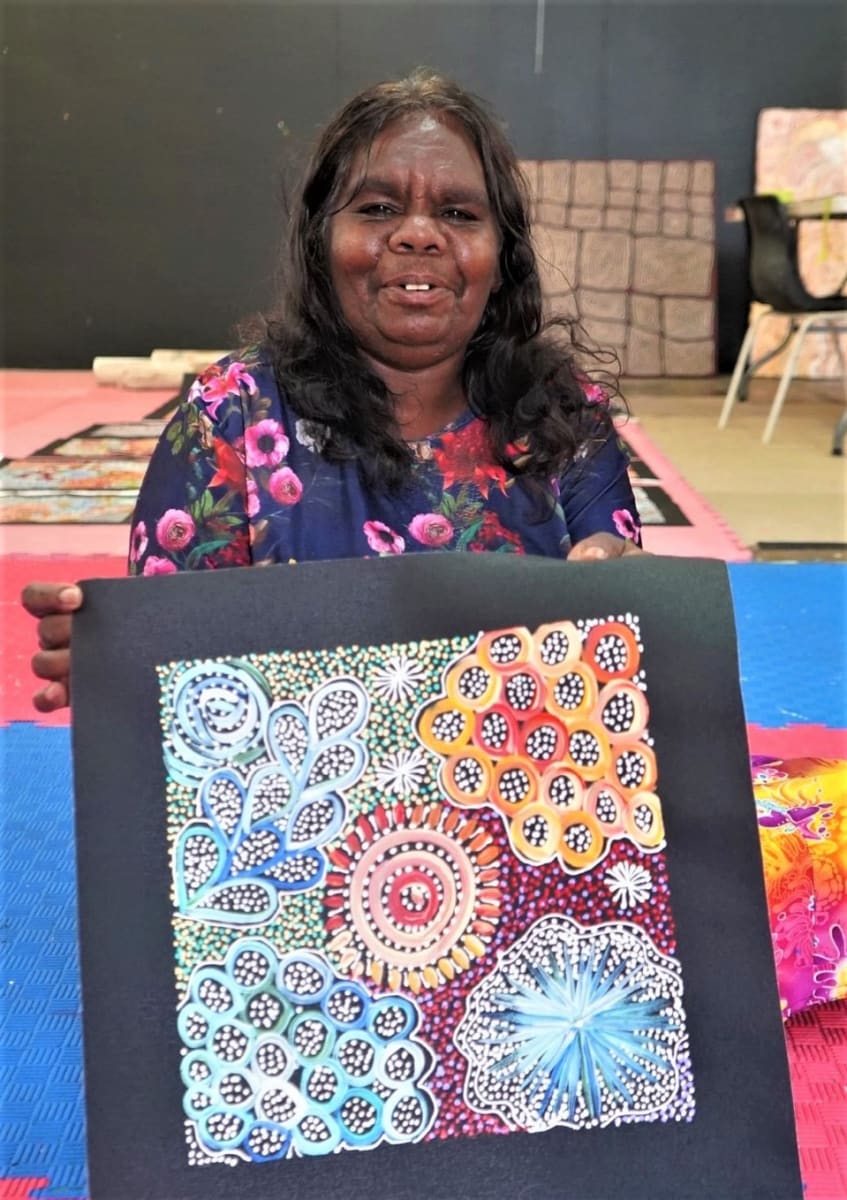 Bush Medicine by Janet Golder Kngwarreye 