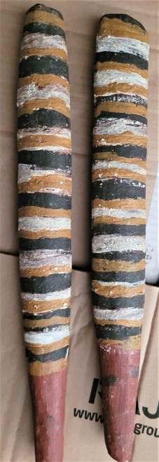 Claves (music sticks) 