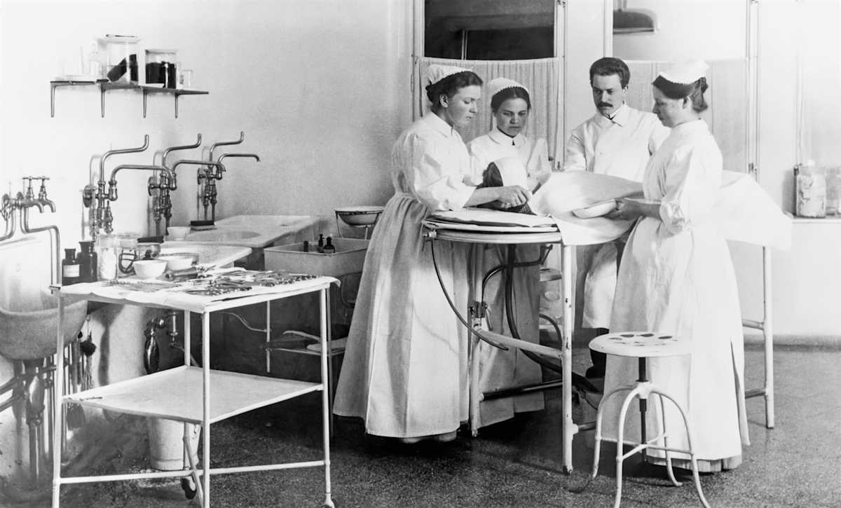 Operation by Okänd fotograf 