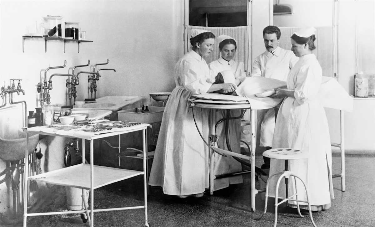 Operation by Okänd fotograf, Image 1.