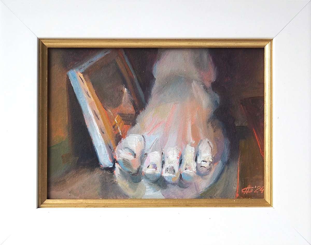Playing footsies (Artist's Studio series), oil on panel, 13x18 cm, framed by Alena Gastaldi, Image 9.