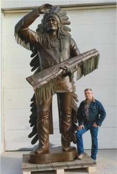 Sitting Eagle / John Hunter 