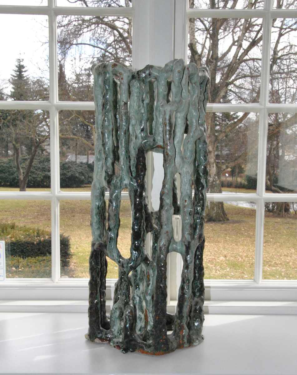 Keramisk konstruktion. Grøn/hvid by Bente Skjøttgaard 