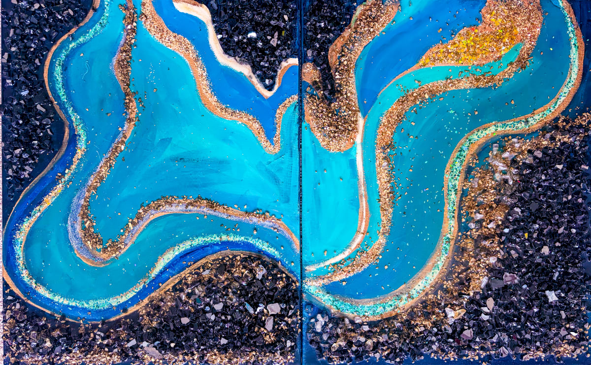 Oceanic Essence by Chanel  Image: Capture the essence of the blue and teal hues  of the ocean while evoking the  sparkling allure of gold  and black rock formations