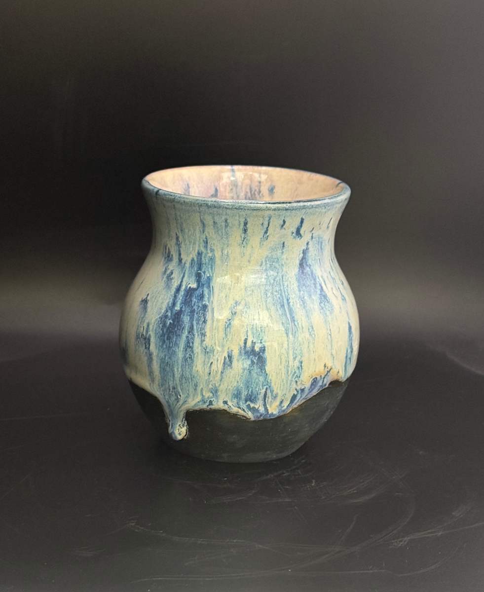 Avalanche short vase by Nicole Nalbach, Image 1.