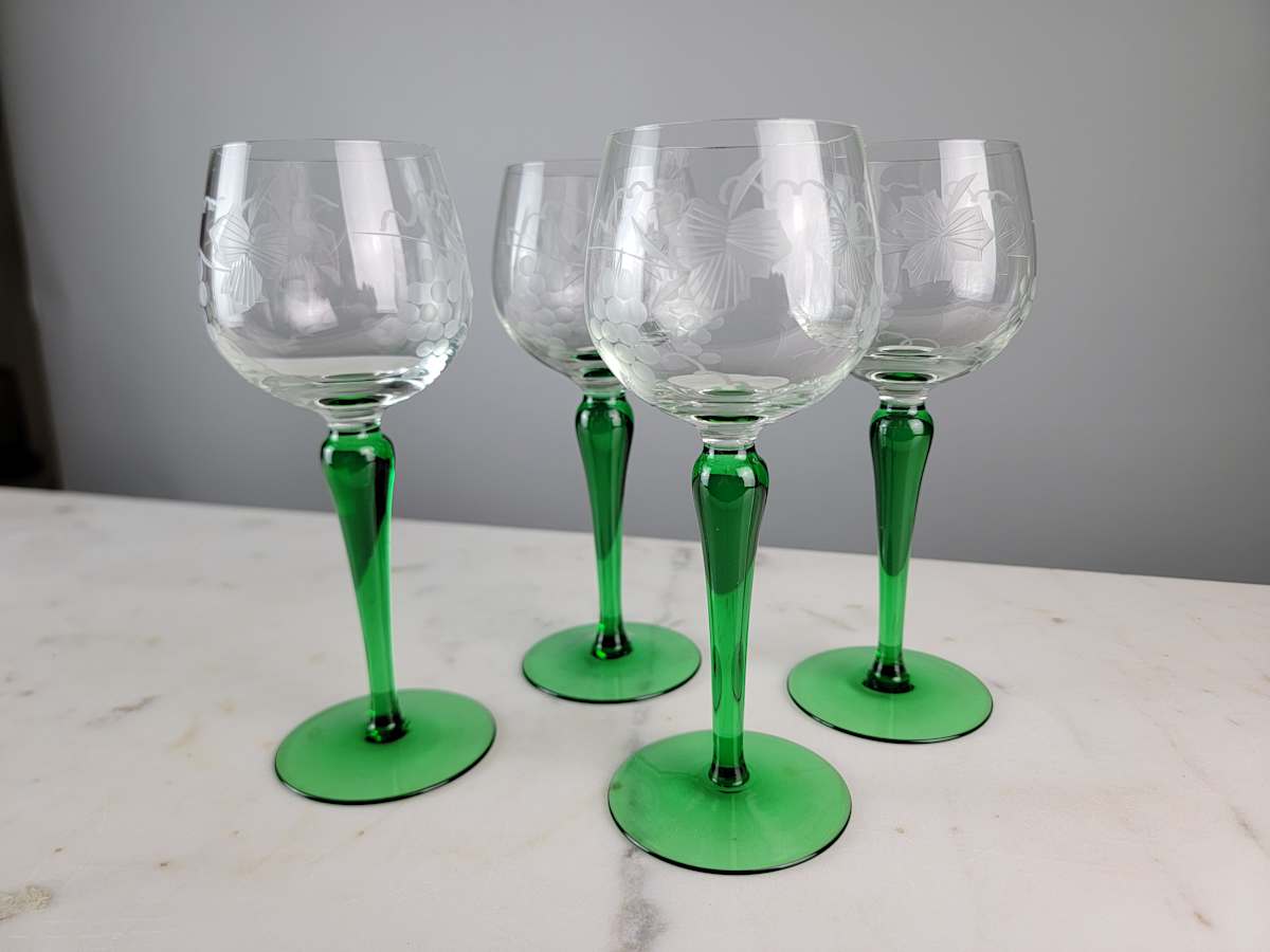 Roemer Wine Glasses / Set of 4 by Roemer Style Glasses 