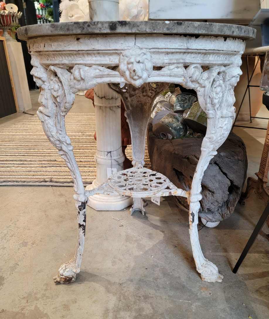 Britannia Pub Table 
