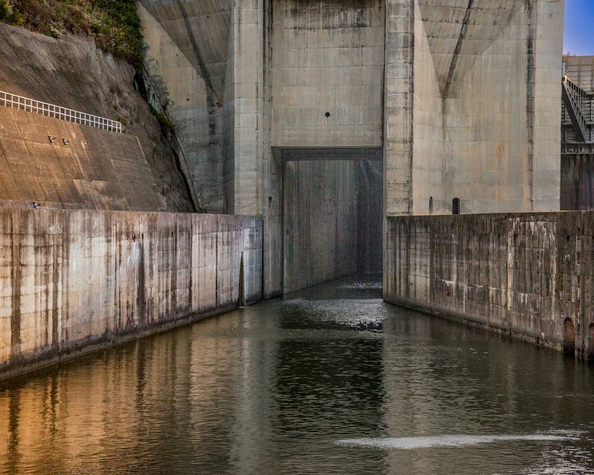 Douro Lock 1 by Raphael Warshaw, Image 1.