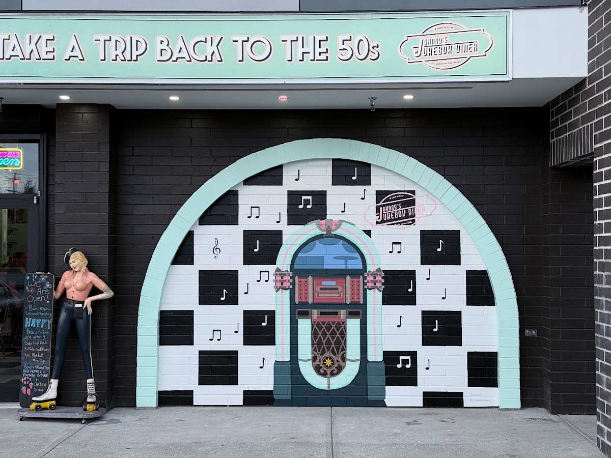 Jukebox mural by Connor Kouwenhoven 