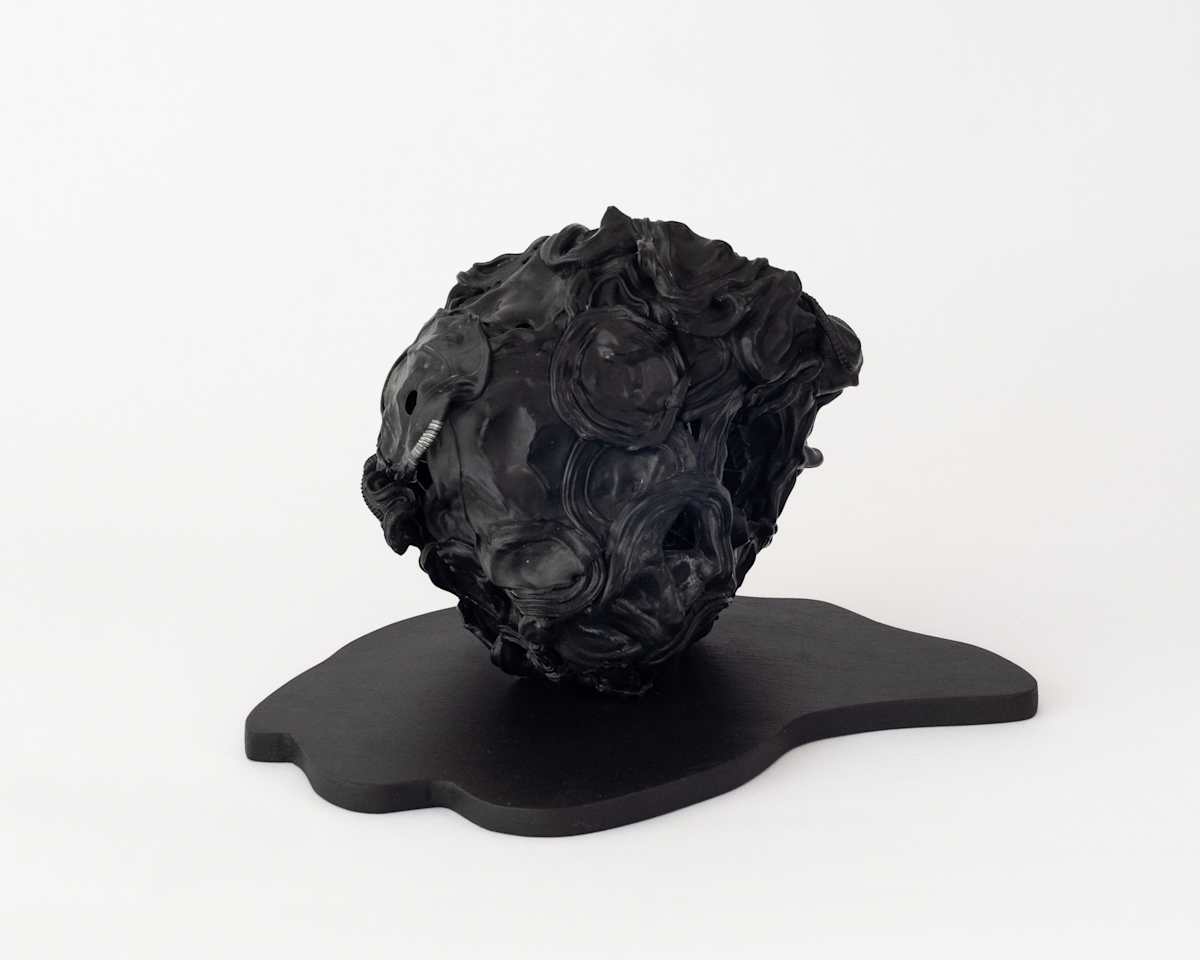 Handfill (Black) by Eve De Jong 