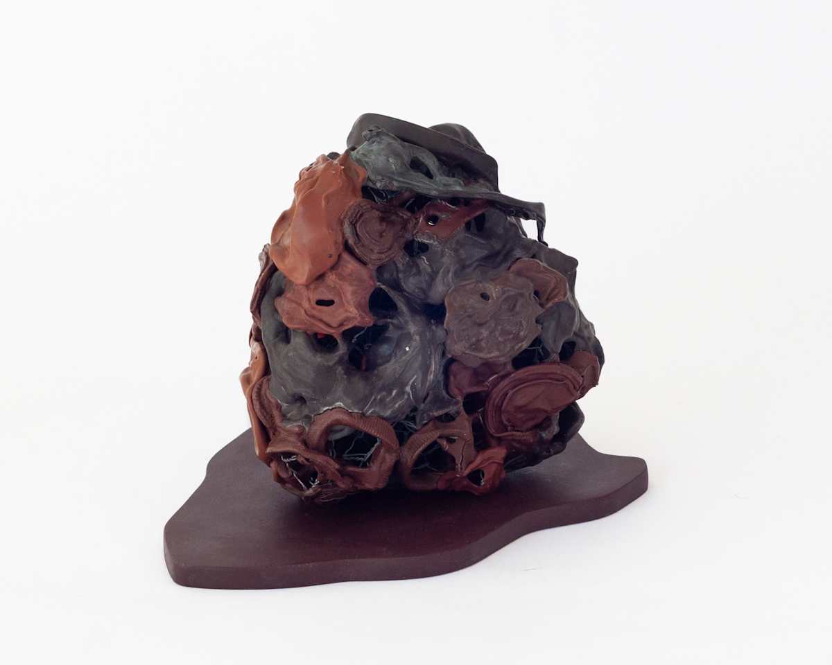 Handfill (Brown) by Eve De Jong 