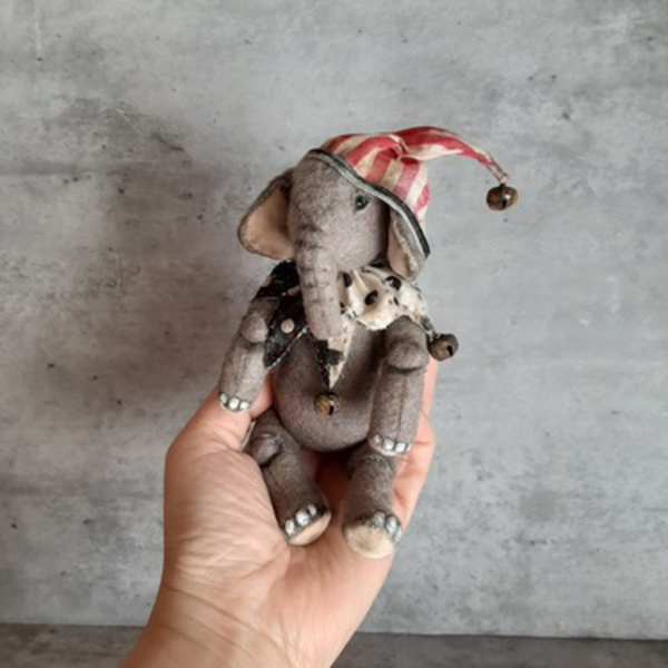 Circus elephant by Aya Sakai, Image 3.