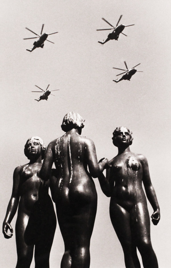 Les Helicopteres by Robert Doisneau