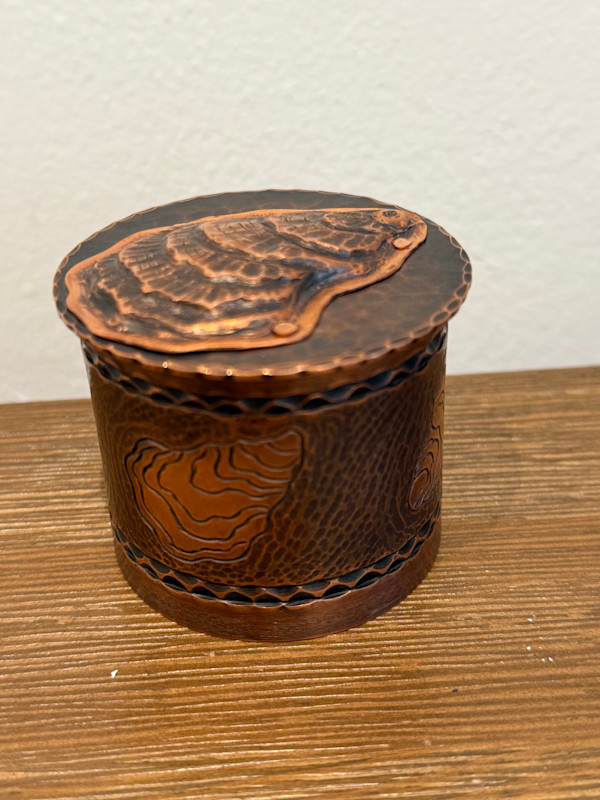 Ring/Keepsake Box Oyster by Anne Jordan, Image 1.