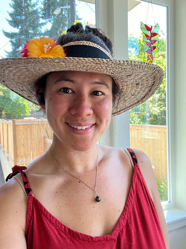 Pāpale me ka pua hulu (Hat with feather flower) by Kēhaulani Metke-Arakaki