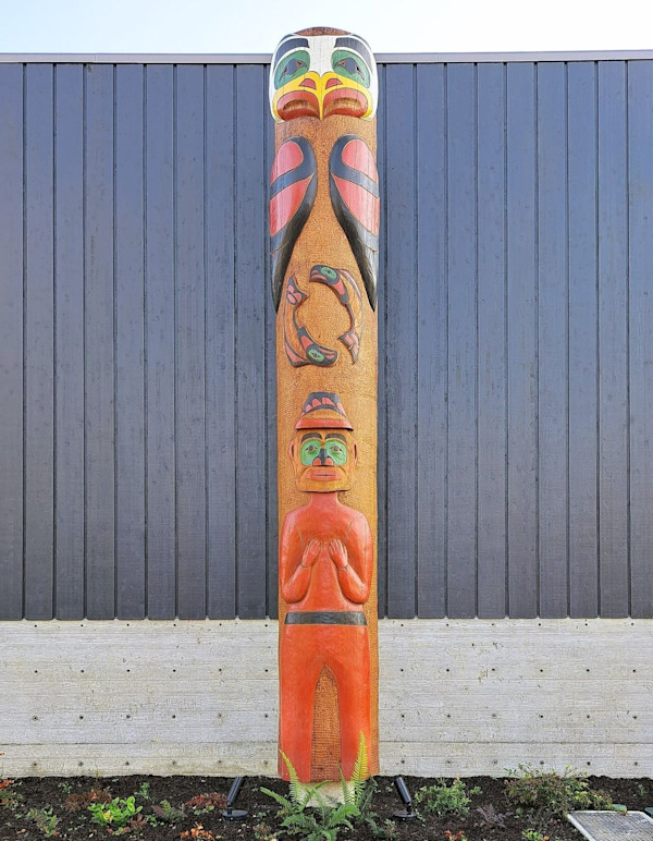 Swinomish/La Conner Library welcome pole by Camas Logue