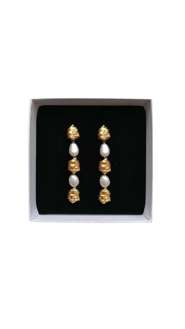 LA ROCHE MIX Pearl Dangle Earrings by Rita GOBIN