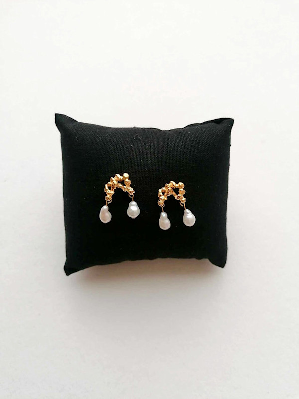 WT Two Pearl earrings by Rita GOBIN