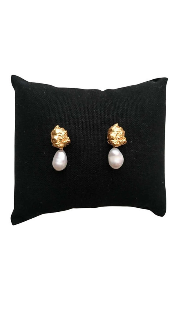 LA ROCHE One Pearl Earrings by Rita GOBIN
