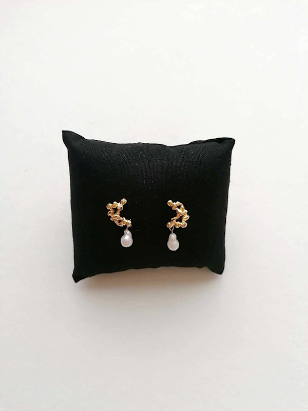 WT One Pearl earrings by Rita GOBIN
